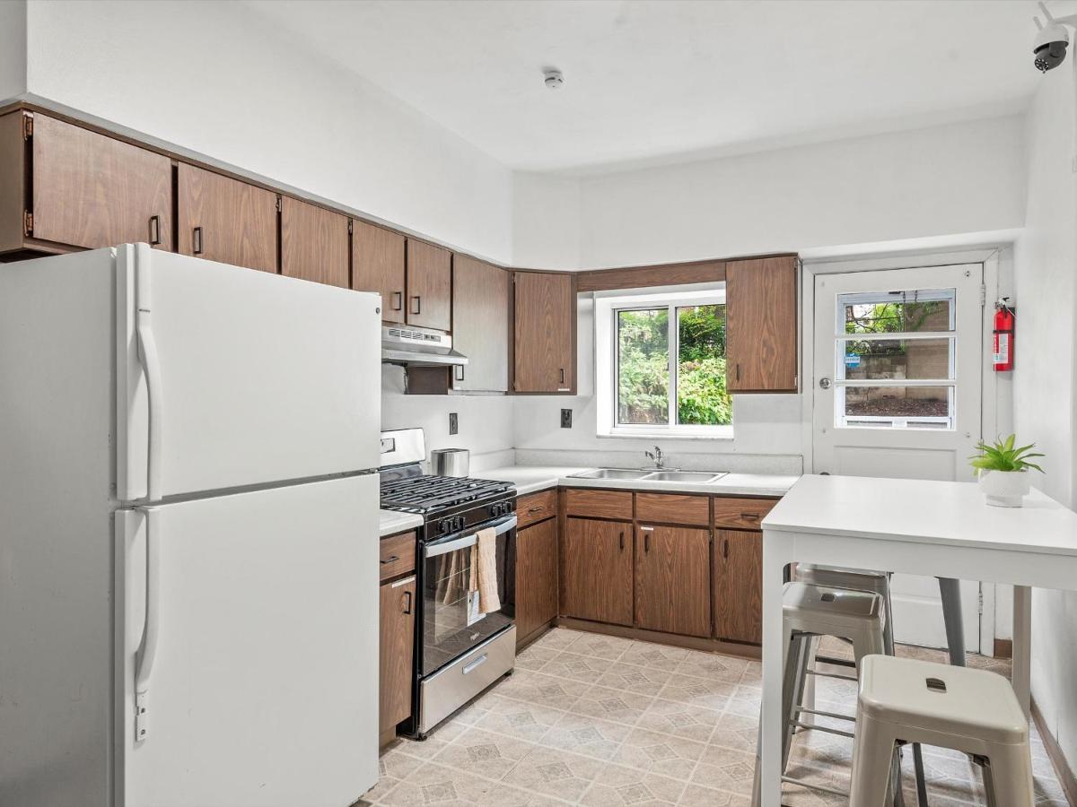 Hospedagem domiciliar Oakland/university @b Quiet & Stylish Private Bedroom With Shared Bathroom *