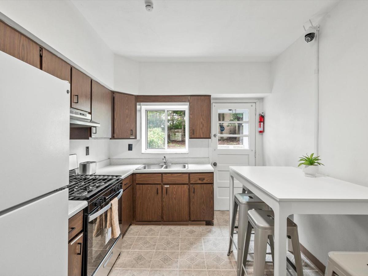 Hospedagem domiciliar Oakland/university @b Quiet & Stylish Private Bedroom With Shared Bathroom